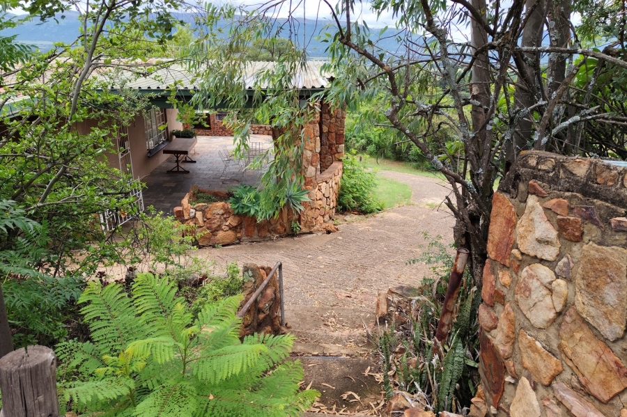 4 Bedroom Property for Sale in Hartbeespoort Rural North West